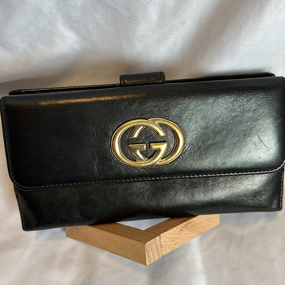 Gucci authentic black large wallet. checkbook. Pre-loved in excellent condition - Picture 1 of 9